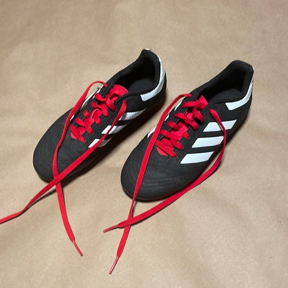 Adidas Soccer cleats boys size 2 - Picture 1 of 5